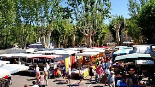 Les petits villages et les  marchés provençaux